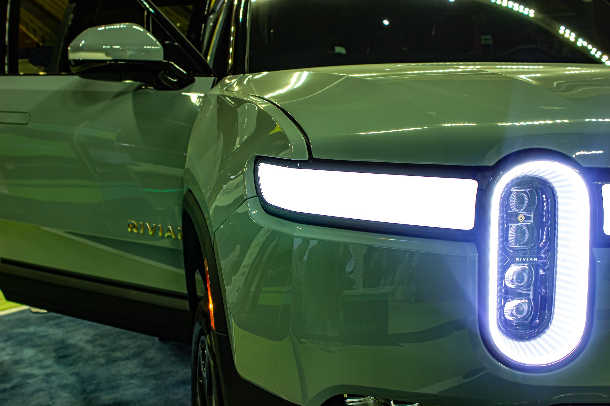 Rivian R1S